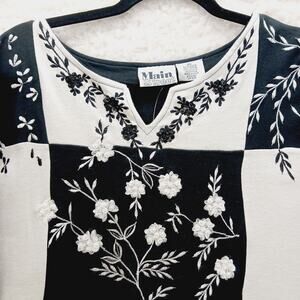 T-Shirt Size 2X Black White Embroidered Floral Colorblock Whimsycore Fairy Goth